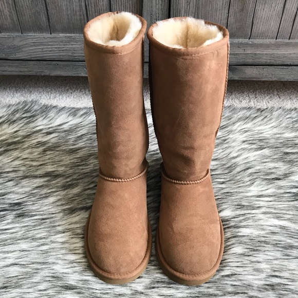 ✨Brand New Kids UGG Classic Tall Boots in Chestnut - Picture 2 of 7